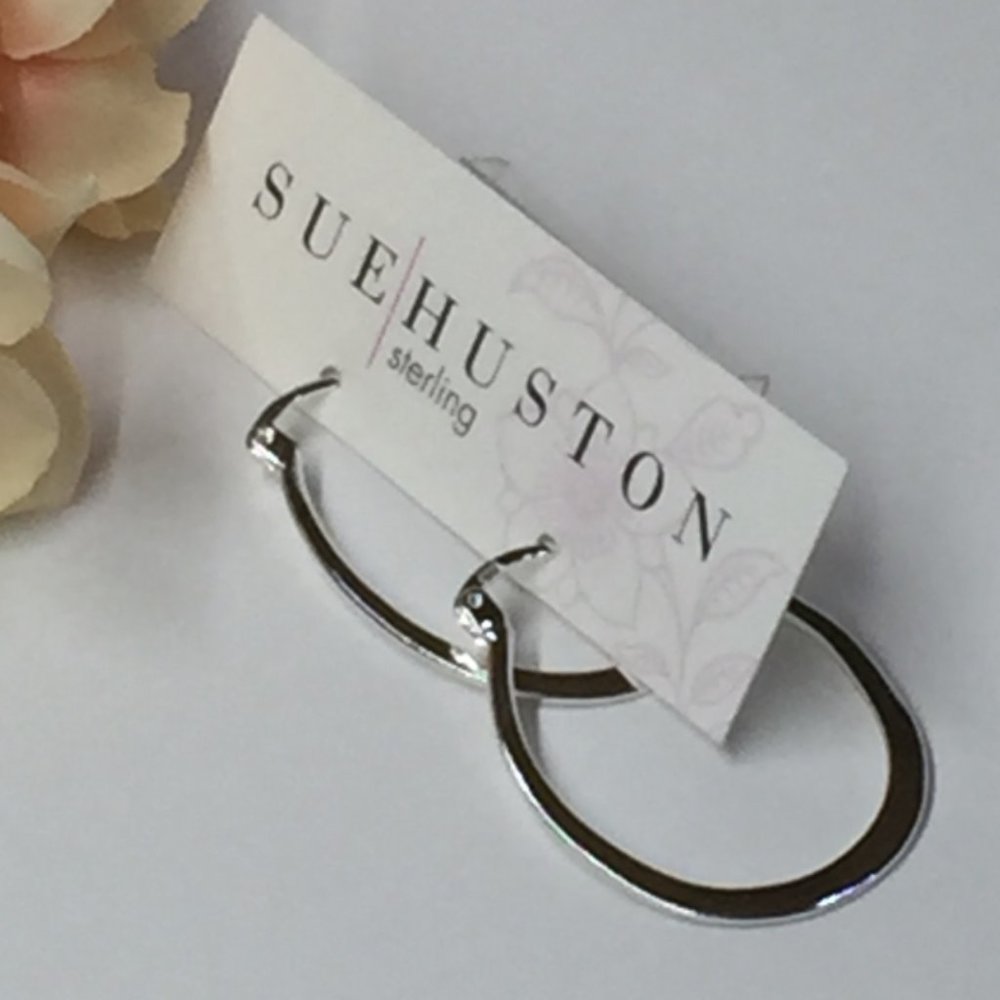 🆕❤️Sterling Silver Oval Hoop Earrings - Picture 2 of 4